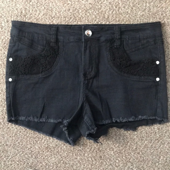 Rue21 Pants - 💥SALE💥 🔴2/$10 Rue21 Crotchet/Jeweled Mid Rise Shorts
